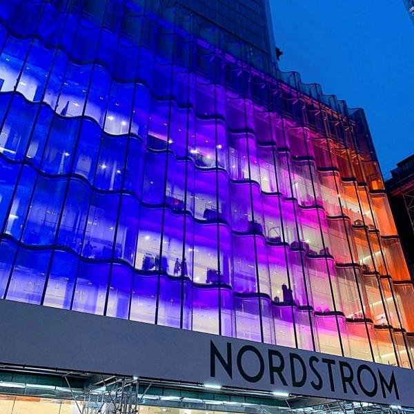 Nordstrom fecha trimestre com resultados acima do esperado