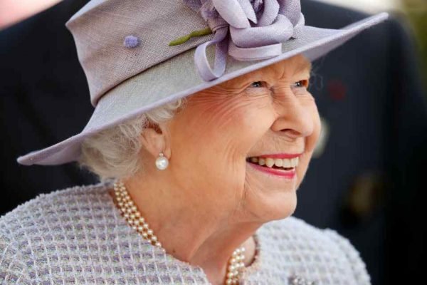 Rainha Elizabeth sorrindo