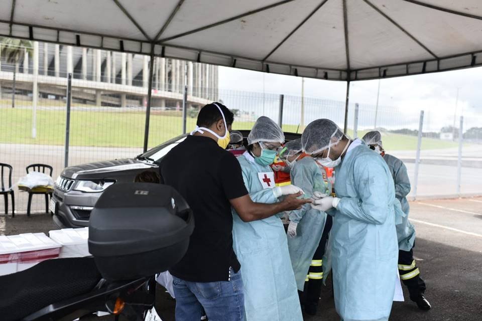 O teste de sangue dava o resultado na hora, mas também se a pessoa já teve o coronavírus