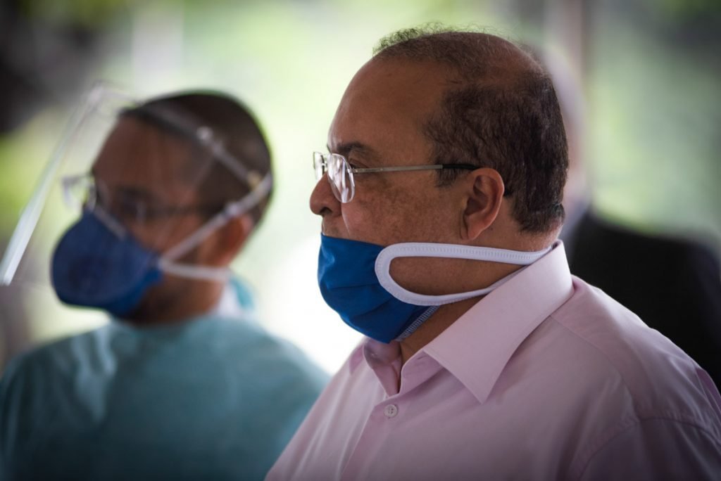 Governador ibanies durante teste covid 19