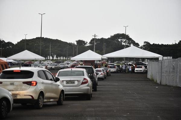 Fila para testes no posto do Mané Garrincha
