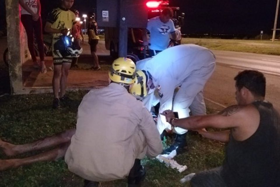 Bombeiros atendem vítimas de atropelamento