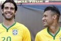 Neymar olha para Kaká na Seleção
