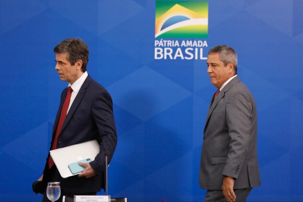 Ministros da Saúde, Nelson Teich, e da Casa Civil, Braga Netto