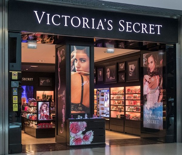 loja da Victoria's Secret em aeroporto de Portugal