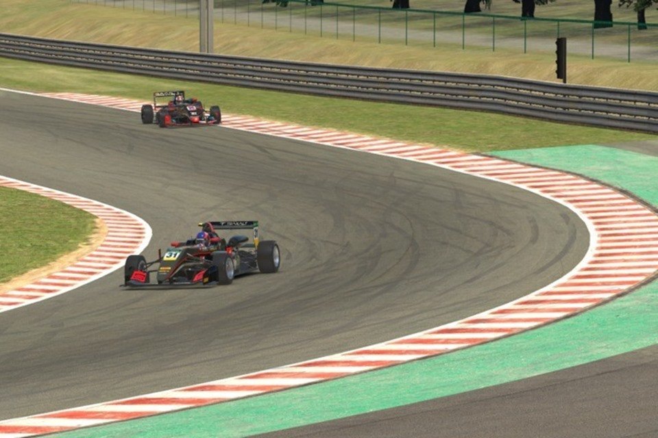 Enzo Fittipaldi em corrida virtual