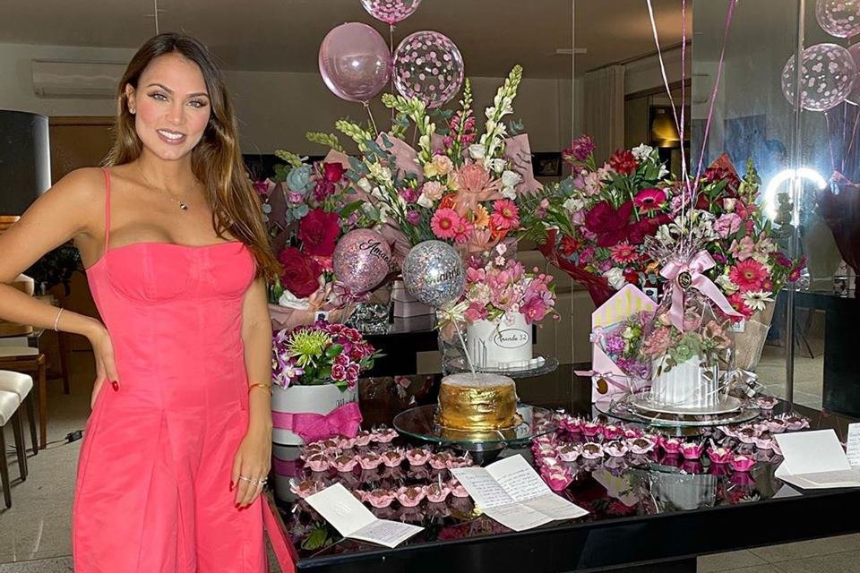 “Meu maior presente” Amanda Guerra celebra nova idade em família
