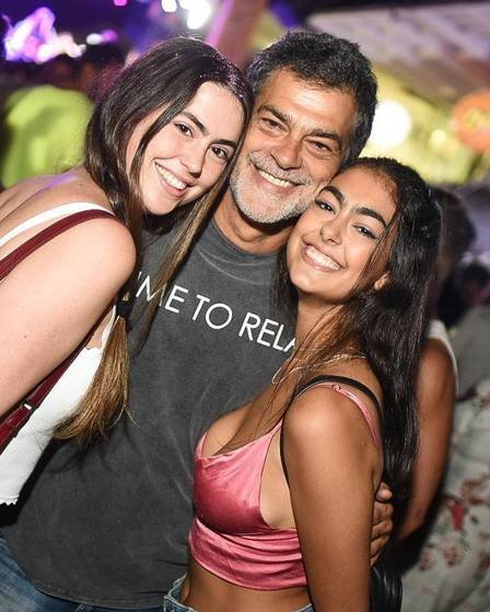 Eduardo Moscovis e filhas
