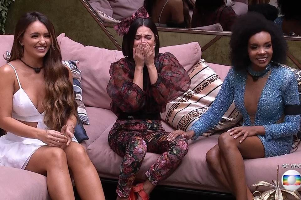 Almofada Ou Sofá Web Discute Look De Manu Na Final Do Bbb20 Metrópoles 0645