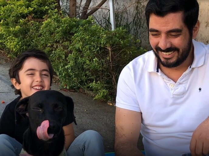 Família adota cachorro na quarentena