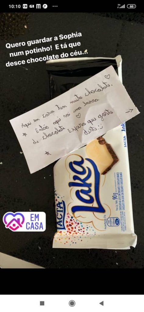 Até chocolate já rolou entre as trocas de presentes