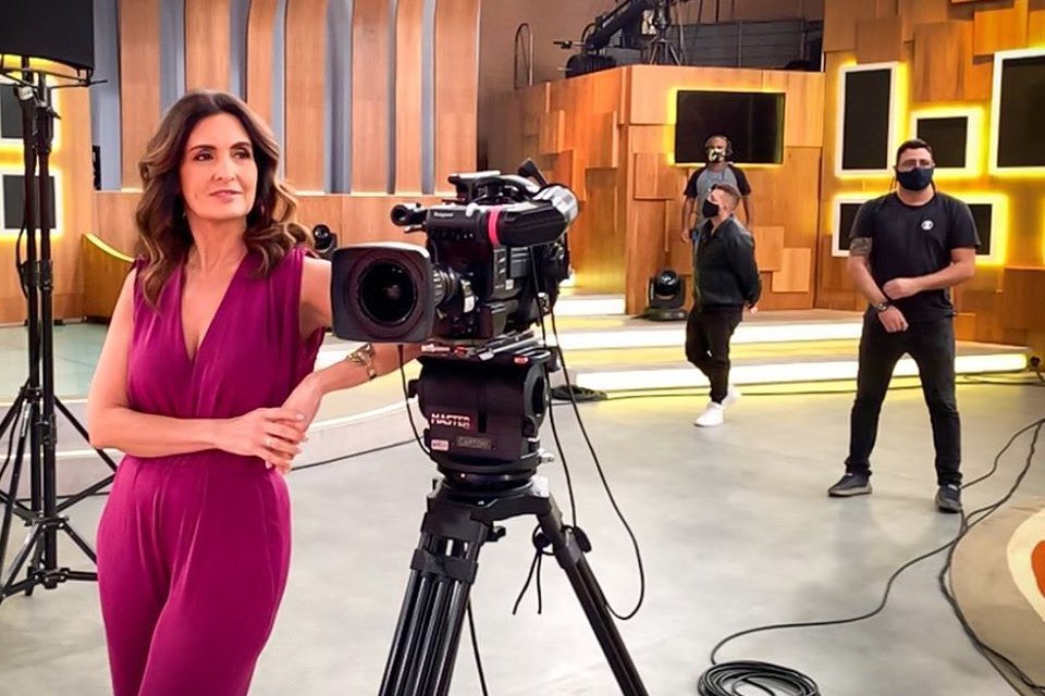 Fátima Bernardes nos bastidores do Encontro (Foto: Globo / João Cotta)