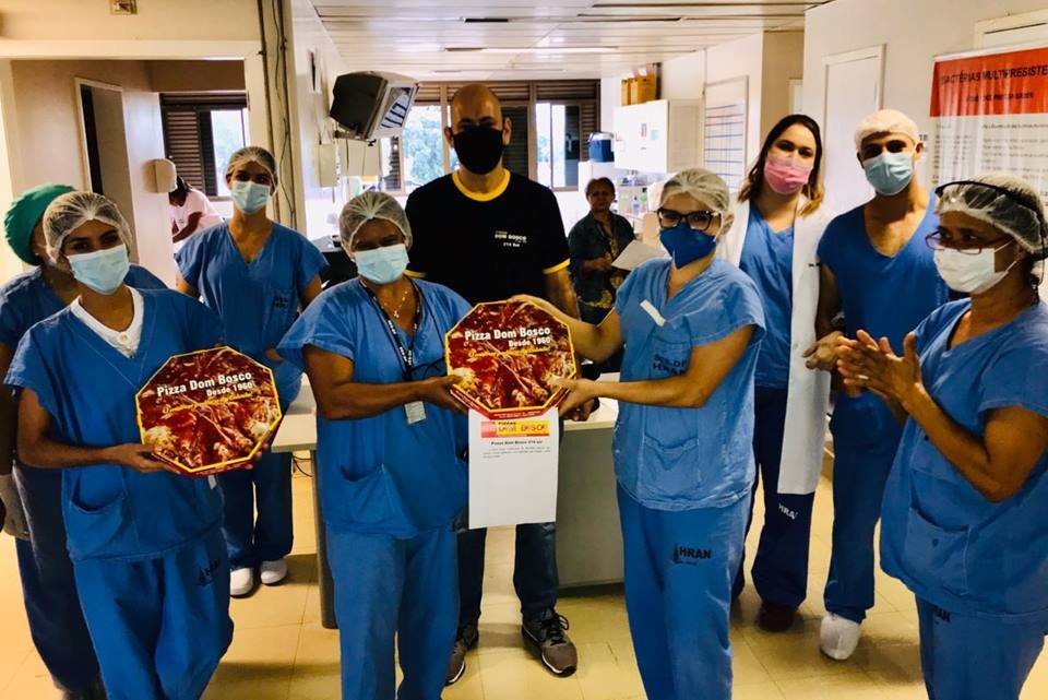 Servidores Hran ganham pizza Dom Bosco
