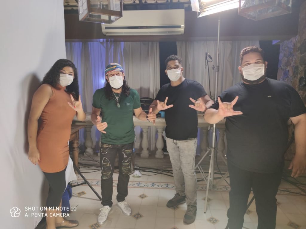 Janah Lima, Roberto Carlos e Dêvysson Barbosa nos bastidores da live de Bell Marques