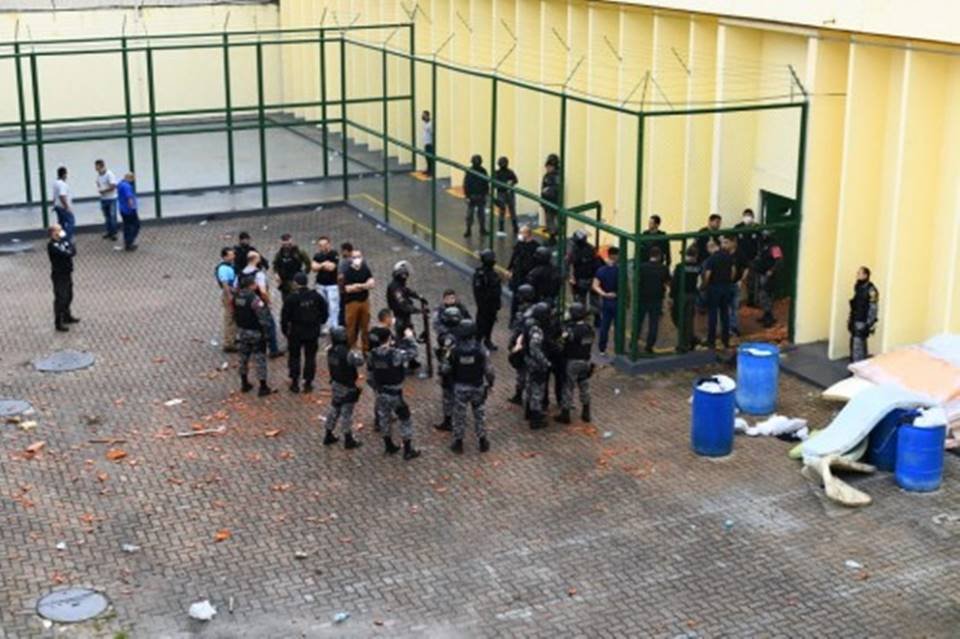 Rebelião em presídio de Manaus é controlada após 5 horas, diz secretaria