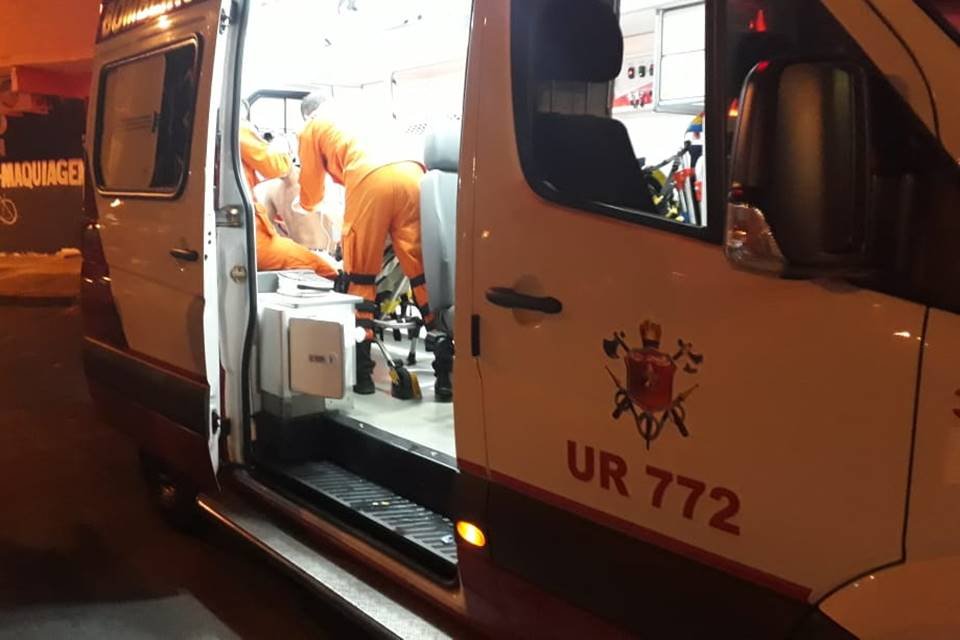 Atendimento do Corpo de Bombeiros a uma vítima de tiro no Recanto das Emas