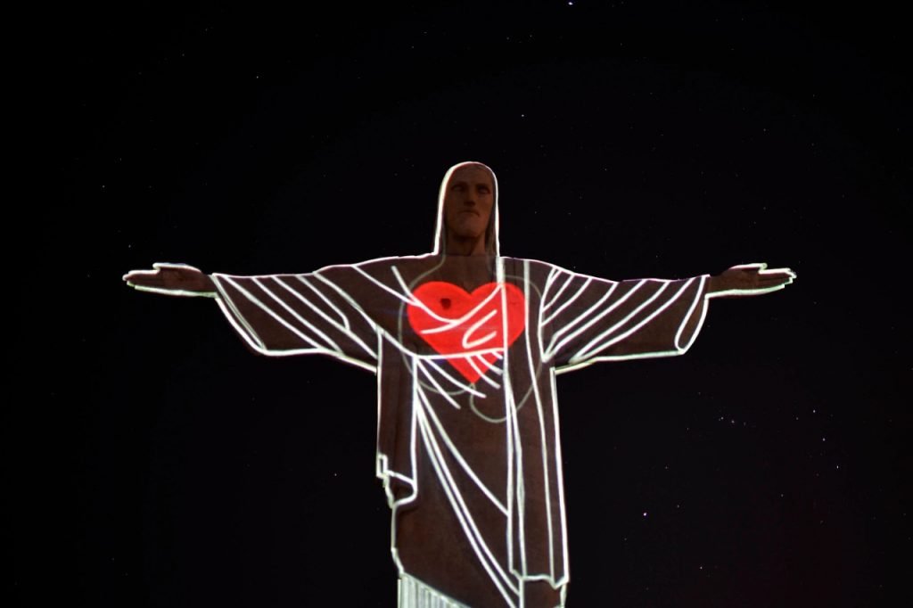 Cristo Redentor de Máscara contra o coronavírus