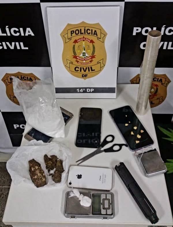 Drogas e outros bens foram apreendidos pela polícia durante operação no Gama