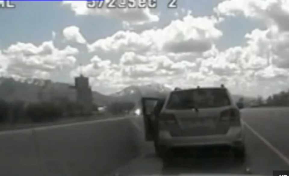 Carro em rodovia