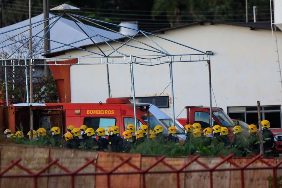 Bombeiros fazem curso de formação durante pandemia de coronavírus
