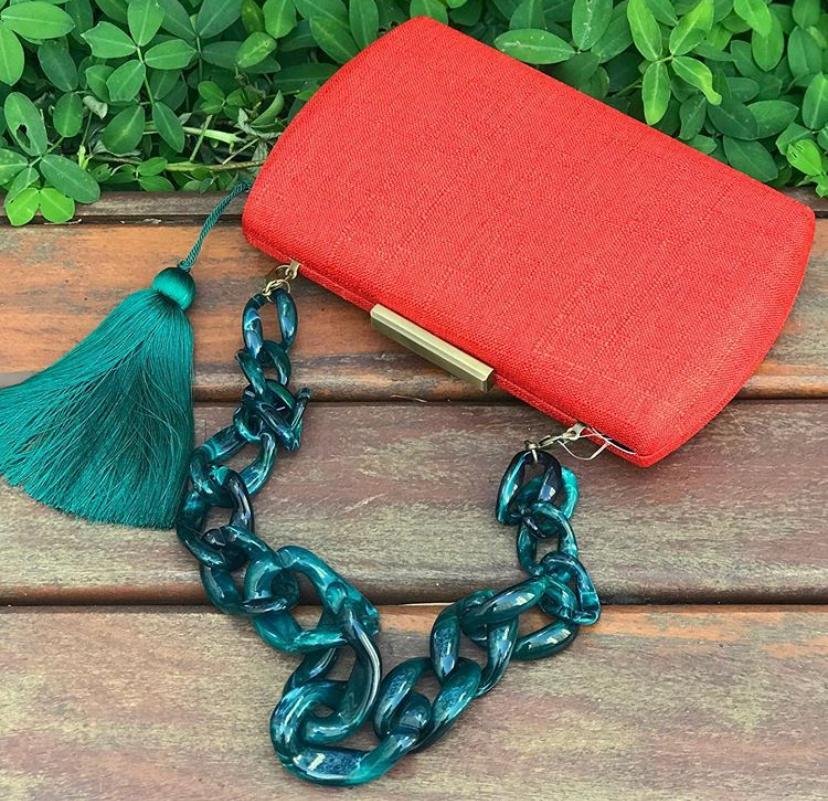 Bolsa na cor salmão com alça azul