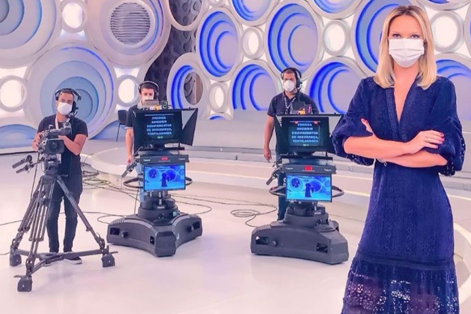 Eliana nos bastidores do programa