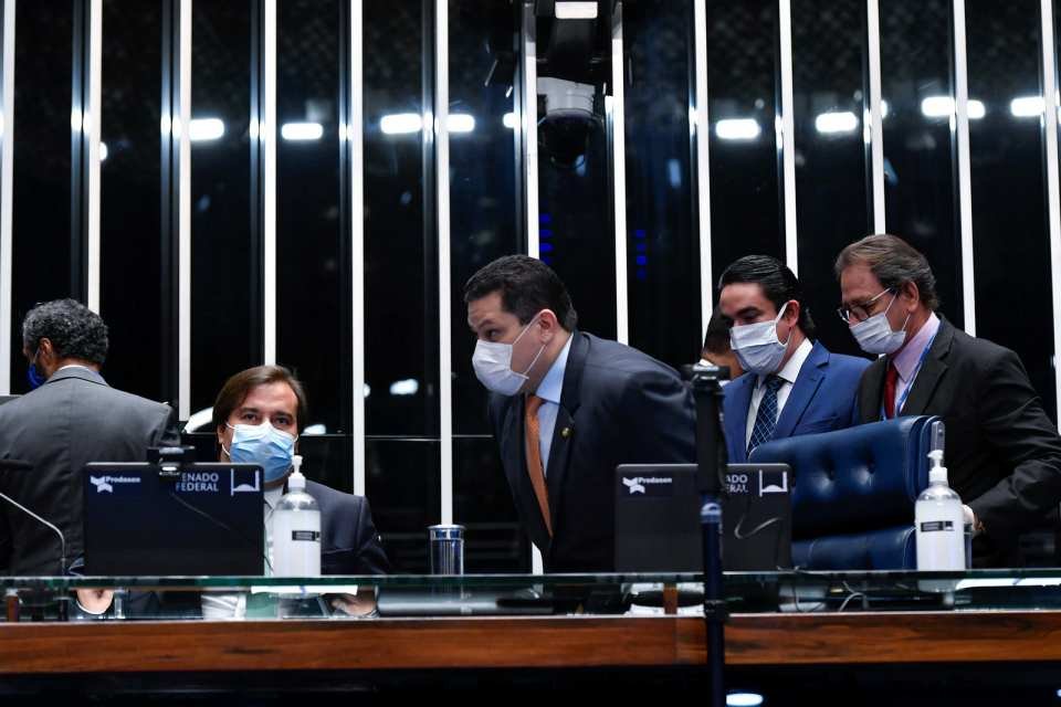 rodrigo maia davi alcolumbre sessão congresso orçamento de guerra senado