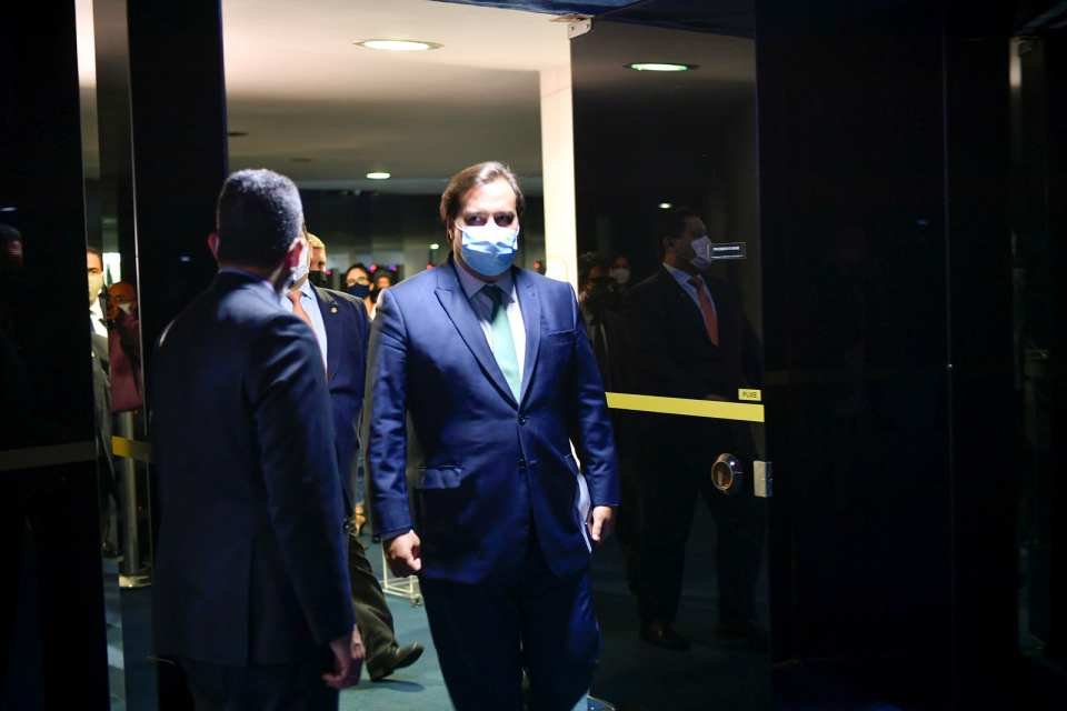 rodrigo maia sessão congresso orçamento de guerra senado