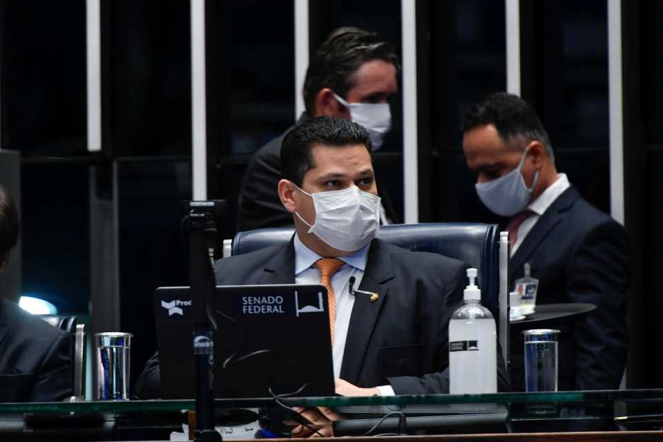 davi alcolumbre sessão congresso orçamento de guerra senado