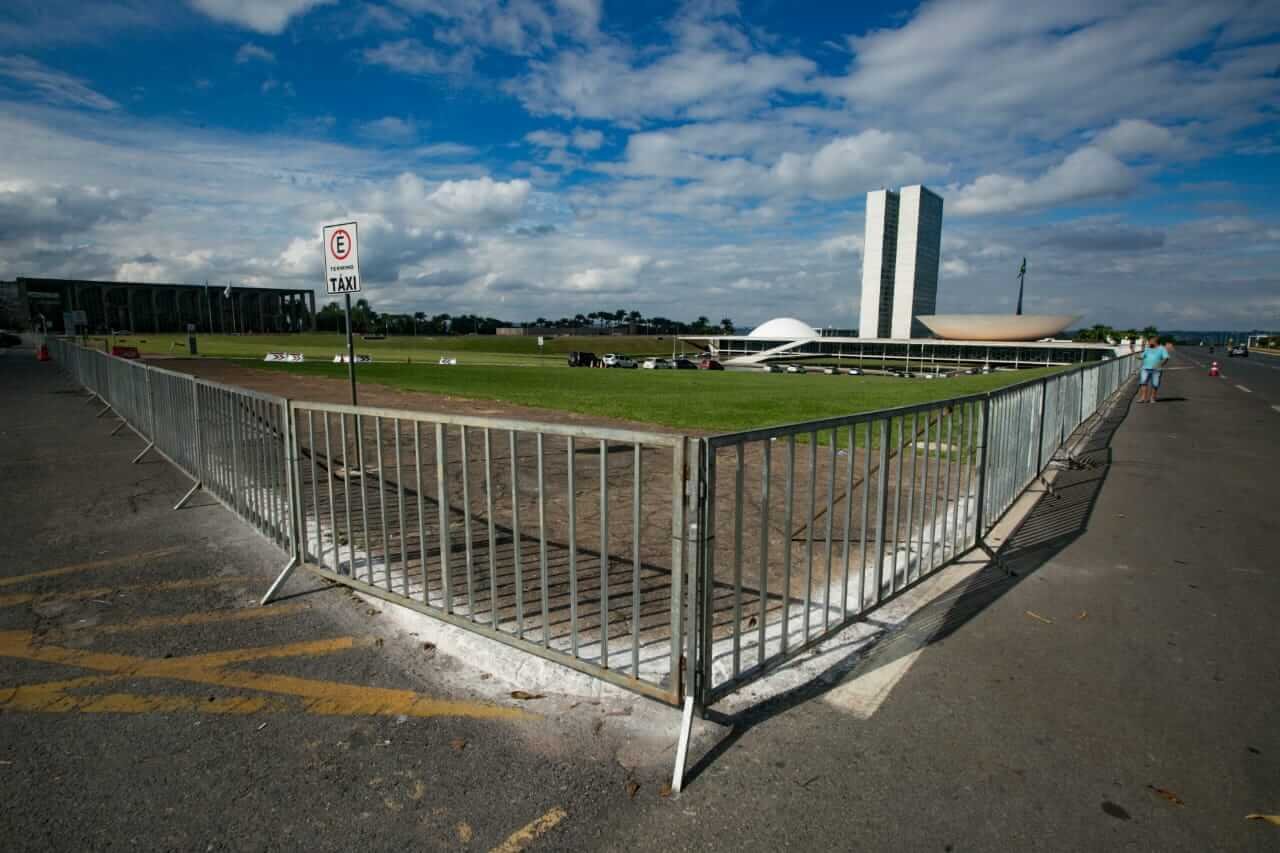 Grades em volta do Congresso Nacional