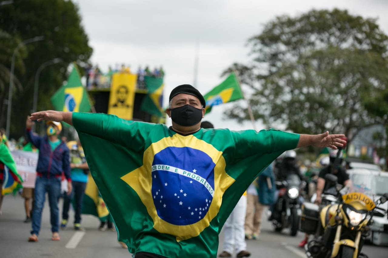 Manifestantes em ato pró-Bolsonaro na Esplanada dos Ministérios