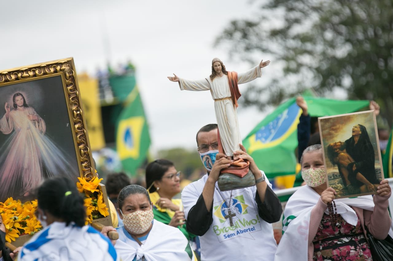 Manifestantes em ato pró-Bolsonaro na Esplanada dos Ministérios