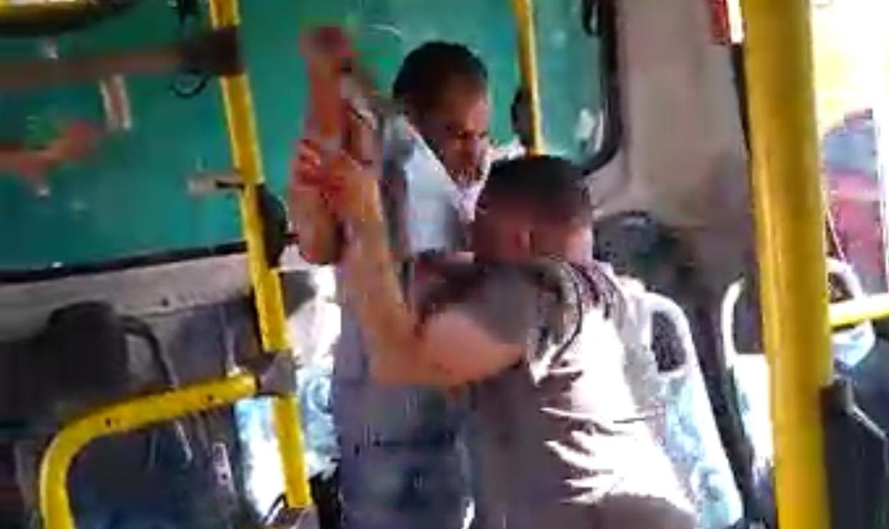 Vídeo Foto Causa Discussão E Homem é Esfaqueado Em Coletivo No Df Metrópoles 2807