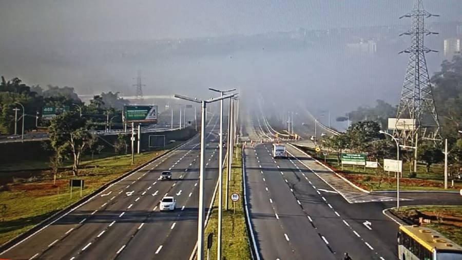 Neblina em via do DER no DF