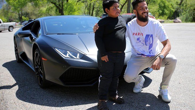 Menino que “roubou” carro dos pais para comprar Lamborghini recebe presente  | Metrópoles