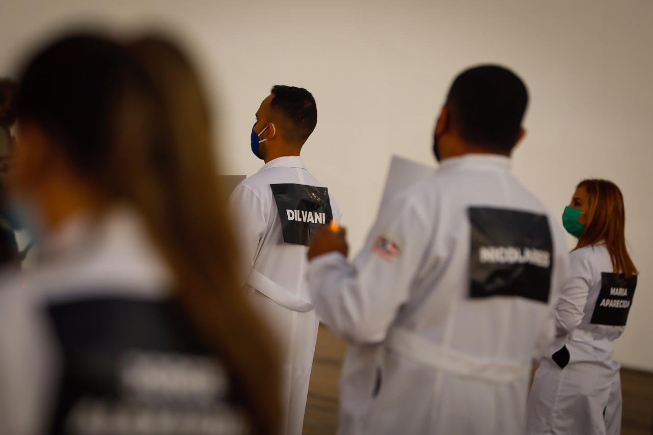 Enfermeiros protestam em Brasilia no dia do enfermeiro