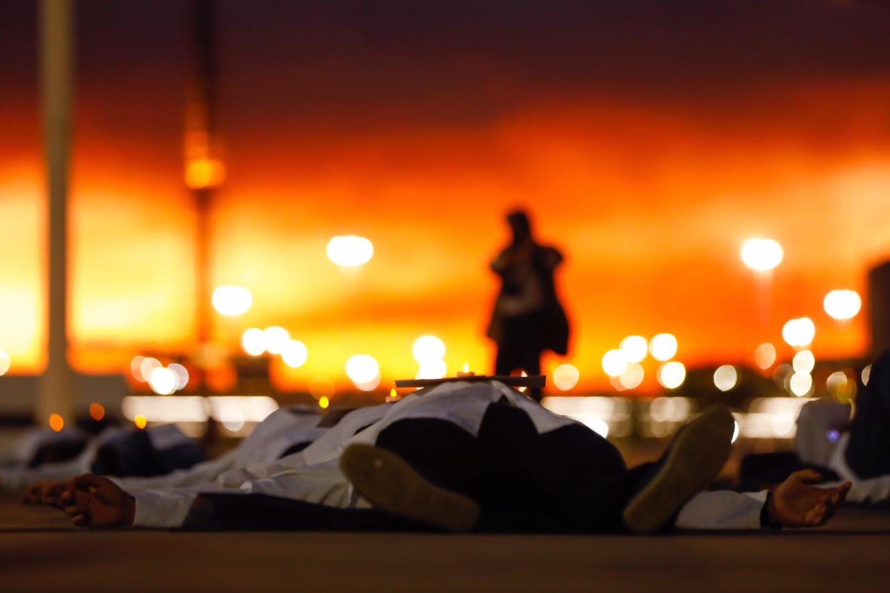 Enfermeiros protestam em Brasilia no dia do enfermeiro