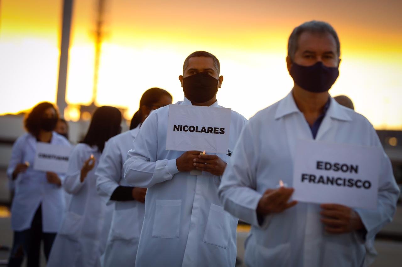 Enfermeiros protestam em Brasilia no dia do enfermeiro