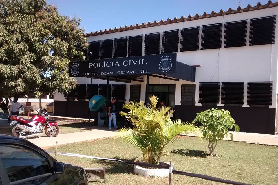 fachada de delegacia