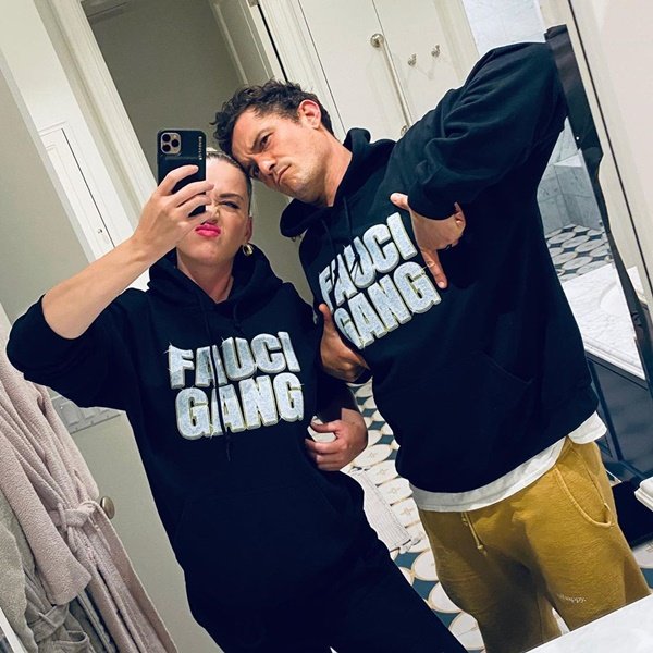 Katy Perry e Orlando Bloom com moletom Fauci Gang, em post publicado no Instagram do ator