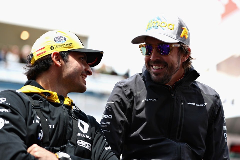 Sainz e Alonso conversam