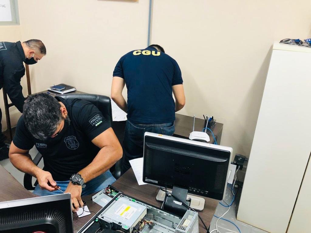 policiais