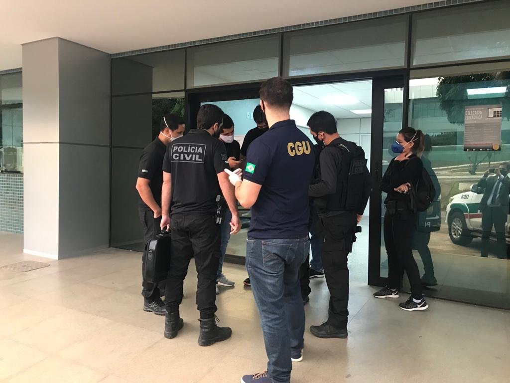 policiais