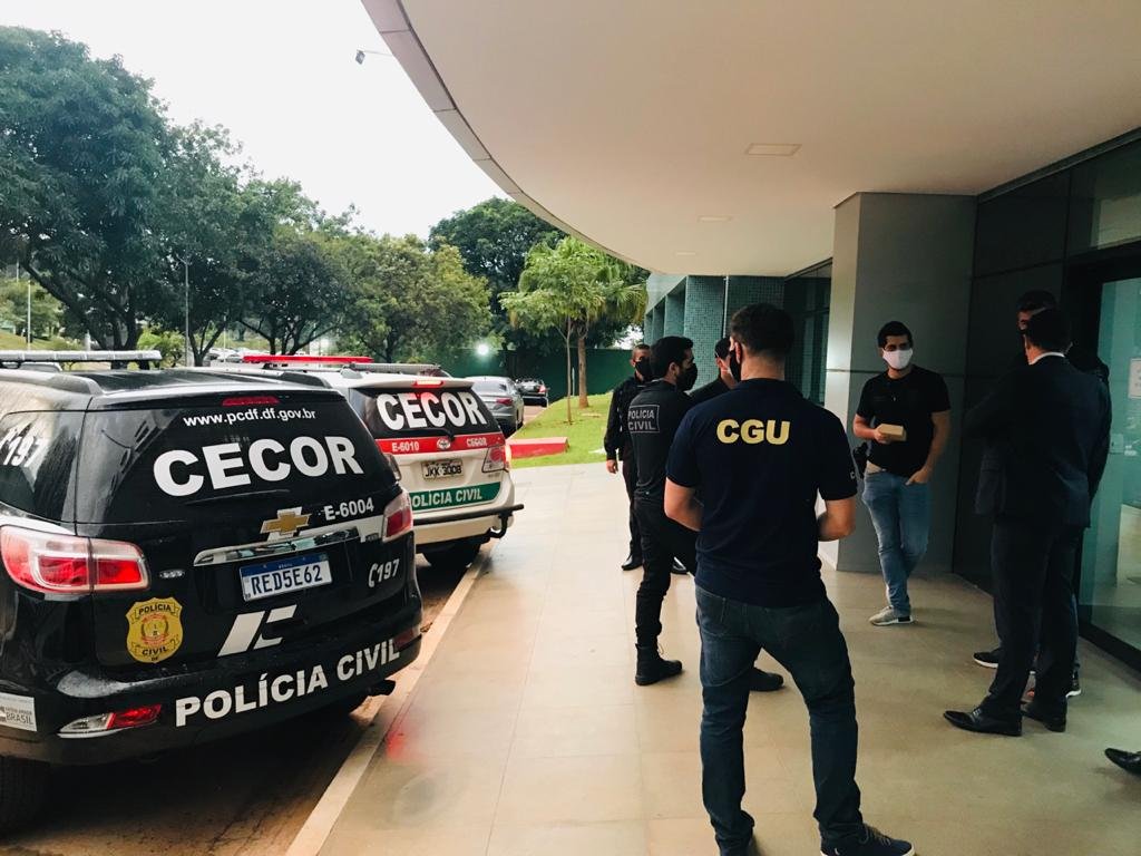 policiais