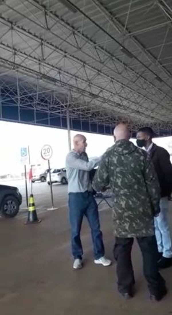 Homem se recusa a usar máscara no DF