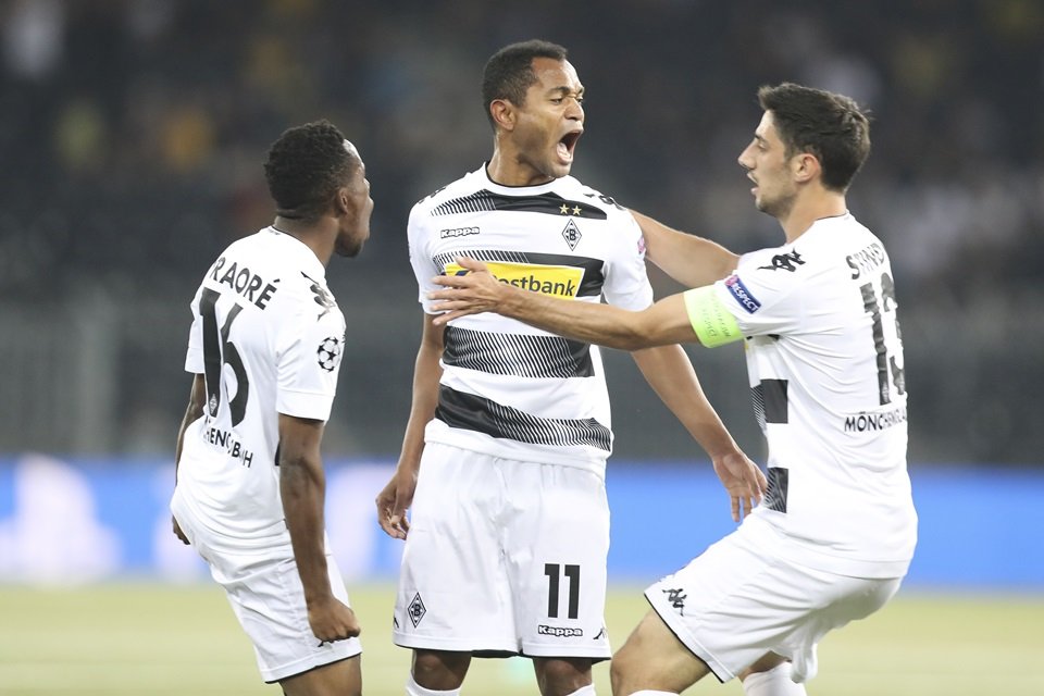 Raffael comemora gol no Borussia Mönchengladbach