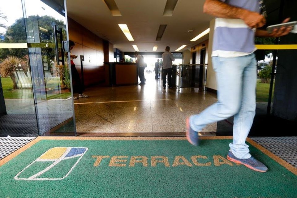 Entrada da Terracap com capacho personalizado