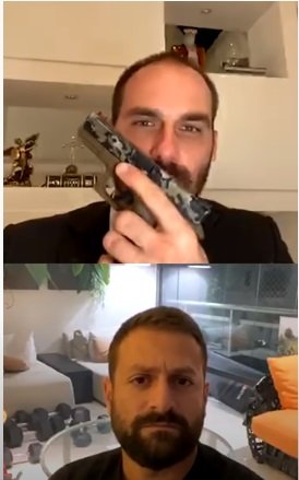 Eduardo Bolsonaro mostra arma em live com o médico Italo Marsili