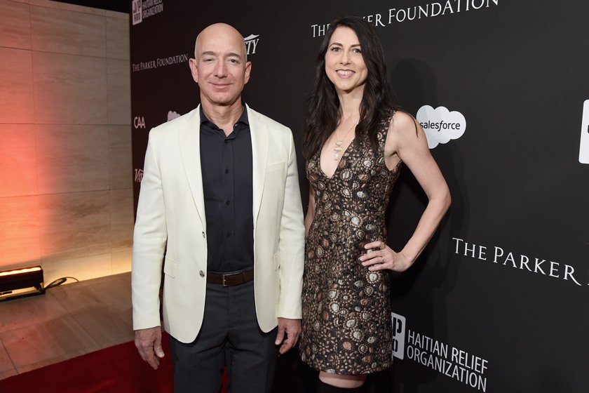 Ex De Jeff Bezos Mackenzie Scott Torna Se A Mulher Mais Rica Do Mundo Metrópoles