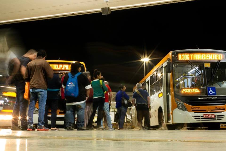 fila para ônibus